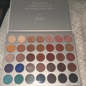 JACLYN HILL EYESHADOW PALETTE